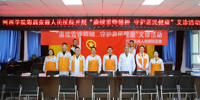 逐光而行，做新时代追“锋”人