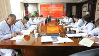 附属医院（临床医学院）党委理论学习中心组召开深入贯彻中央八项规定精神学习教育专题研讨会