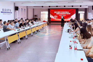 薪火相传守医者初心 砥砺奋进担时代使命——住培党支部举办新老医师交流座谈主题党日活动