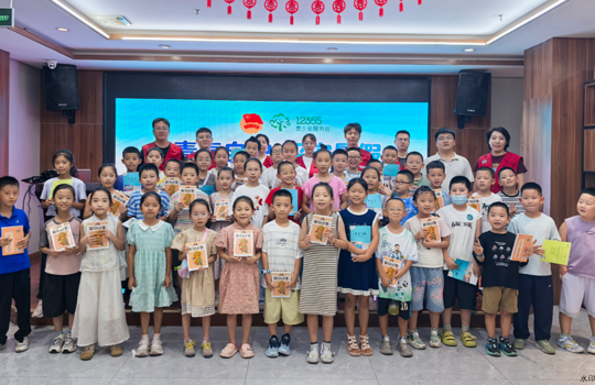 急救科普进暑期 守护青春保平安——我院住培党支部开展青少年急救科普公益活动
